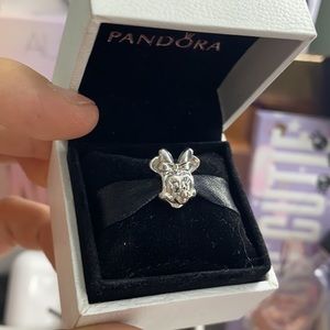 Autentic pandora minnie new never used 🚨😊🚨🚨🚨